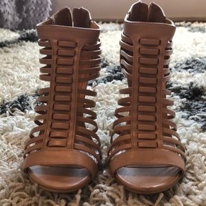 Express Wedges, size 9